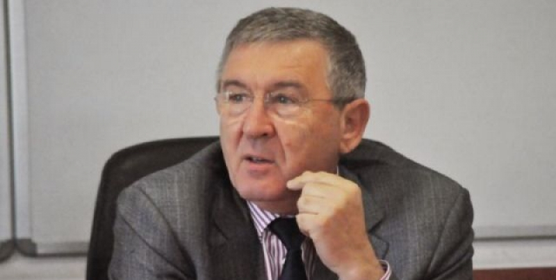  Ministrul care și-a răsturnat căruța de bagaje, adunate de prin Statele Unite